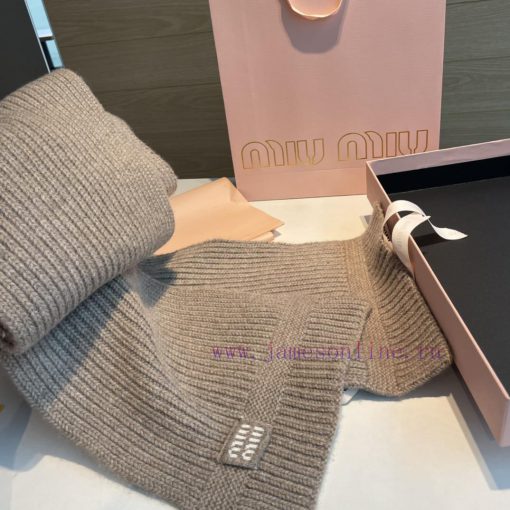 Miumiu unisex cashmere scarf that is both warm and textured, providing warmth throughout thep9pcor3g - Image 7