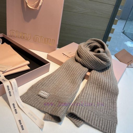 Miumiu unisex cashmere scarf that is both warm and textured, providing warmth throughout thep9pcor3g - Image 9