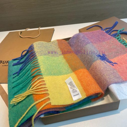 The Burberry double-sided scarf is so stylish and charming that it's going crazy. It's a verjovn0ct8 - Image 7