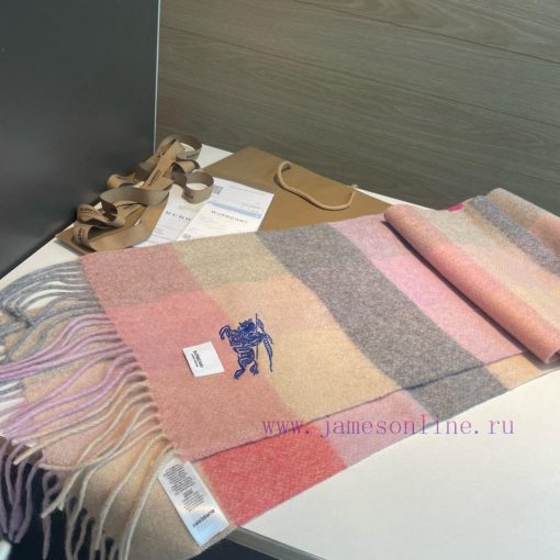 The Burberry double-sided scarf is so stylish and charming that it's going crazy. It's a verqwlk81hh - Image 7