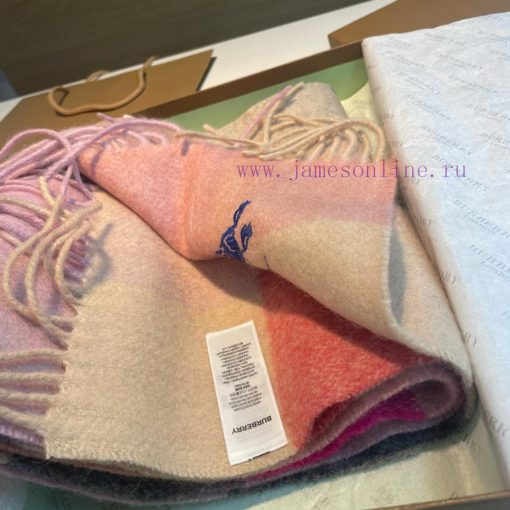 The Burberry double-sided scarf is so stylish and charming that it's going crazy. It's a verqwlk81hh - Image 11