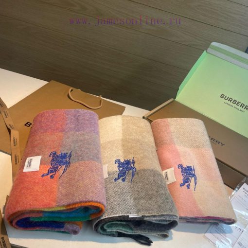 The Burberry double-sided scarf is so stylish and charming that it's going crazy. It's a verb6d8mqsk - Image 3