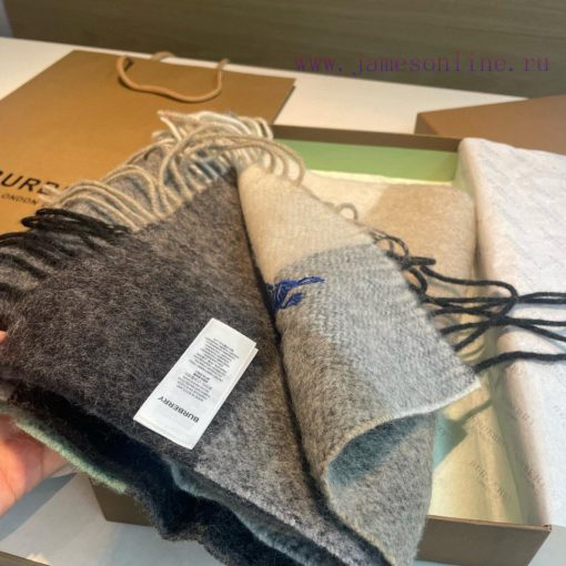 The Burberry double-sided scarf is so stylish and charming that it's going crazy. It's a verb6d8mqsk - Image 6
