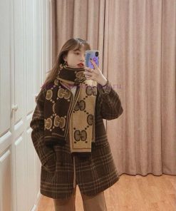 This scarf is an unbeatable classic for autumn and winter. It's so popular that almost everysa2n3ntx