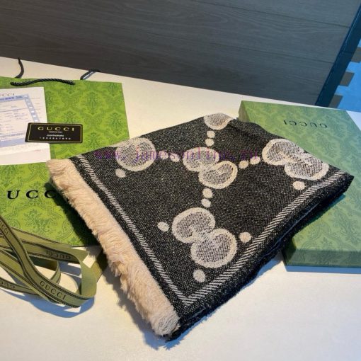 This scarf is an unbeatable classic for autumn and winter. It's so popular that almost every3tnqz15c - Image 4