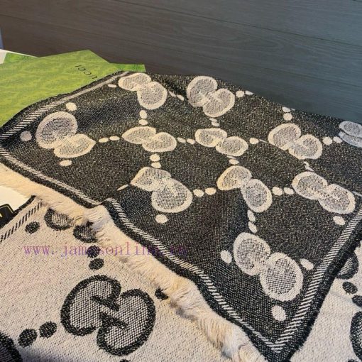 This scarf is an unbeatable classic for autumn and winter. It's so popular that almost every3tnqz15c - Image 9