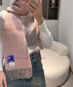 The Burberry double-sided scarf is so stylish and charming that it's going crazy. It's a ver572tostt