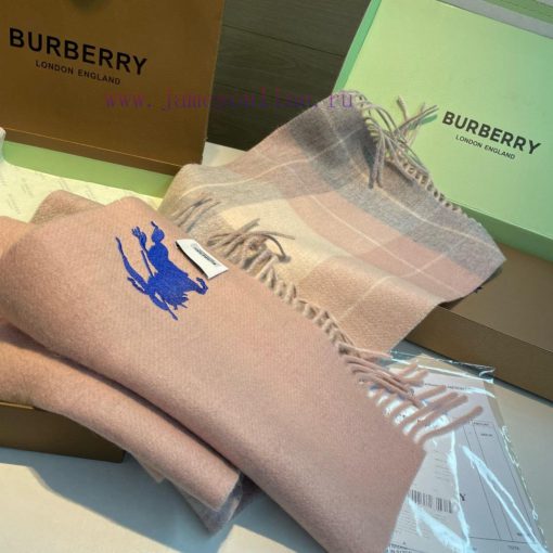The Burberry double-sided scarf is so stylish and charming that it's going crazy. It's a ver572tostt - Image 6