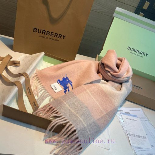 The Burberry double-sided scarf is so stylish and charming that it's going crazy. It's a ver572tostt - Image 7