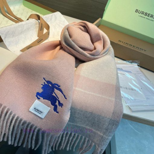 The Burberry double-sided scarf is so stylish and charming that it's going crazy. It's a ver572tostt - Image 8