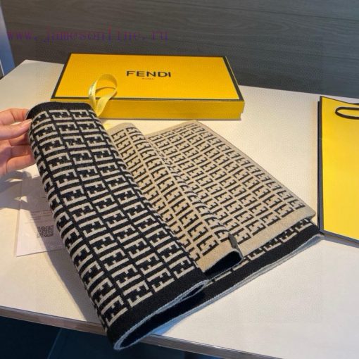 The new Fendi2024 collection features a knitted double-sided scarf, a versatile and practica04w918dn - Image 7