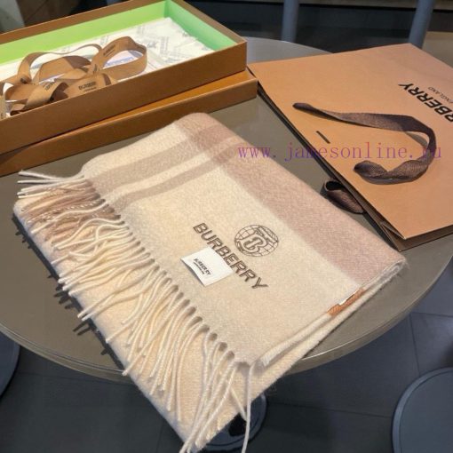 The 100% cashmere is amazing and beautiful. It makes people remember the effect of Burberry'br64sobg - Image 4