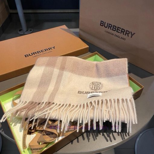 The 100% cashmere is amazing and beautiful. It makes people remember the effect of Burberry'br64sobg - Image 5