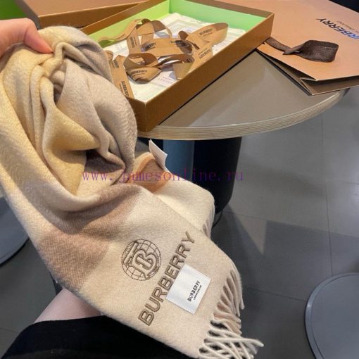 The 100% cashmere is amazing and beautiful. It makes people remember the effect of Burberry'br64sobg - Image 9