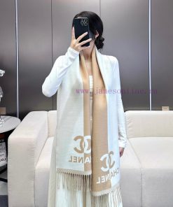 𝐂𝐇𝐀𝐍𝐄𝐋 New "Double sided Color blocked Jacquard" Bare PinkSize184x34cm (excluding tassels)Vi34ot9od2