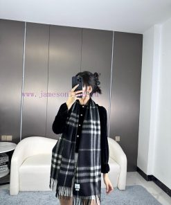 The latest product of Burberry's deep water ripple classic cashmere plaid scarf with excellez961hxrj