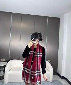 The latest product of Burberry's deep water ripple classic cashmere plaid scarf with excelleq1xrmde2