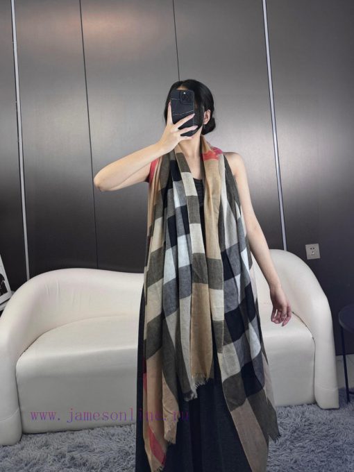 The new 2023 Burberry formal collection is exclusively for flagship stores, featuring VIP tovyqj3xs7 - Image 2
