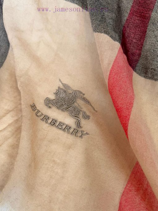 The new 2023 Burberry formal collection is exclusively for flagship stores, featuring VIP tovyqj3xs7 - Image 8