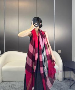 The new 2023 Burberry formal collection is exclusively for flagship stores, featuring VIP tog0cyciyu