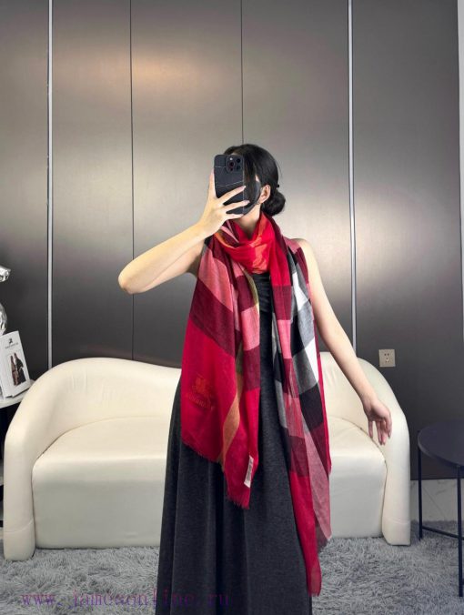 The new 2023 Burberry formal collection is exclusively for flagship stores, featuring VIP tog0cyciyu - Image 3