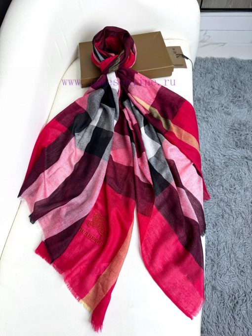 The new 2023 Burberry formal collection is exclusively for flagship stores, featuring VIP tog0cyciyu - Image 5