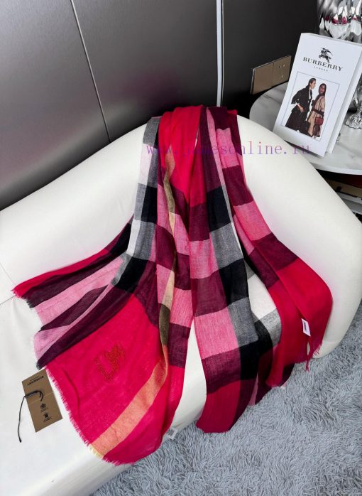 The new 2023 Burberry formal collection is exclusively for flagship stores, featuring VIP tog0cyciyu - Image 7