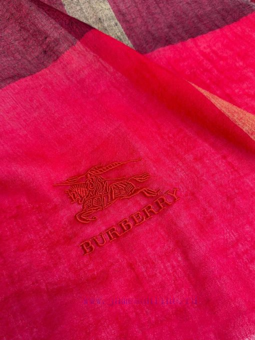 The new 2023 Burberry formal collection is exclusively for flagship stores, featuring VIP tog0cyciyu - Image 8