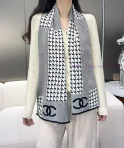 CHANEL Knitted Long Scarf is a top-notch original product that is unparalleled in beauty. Thzutjz623