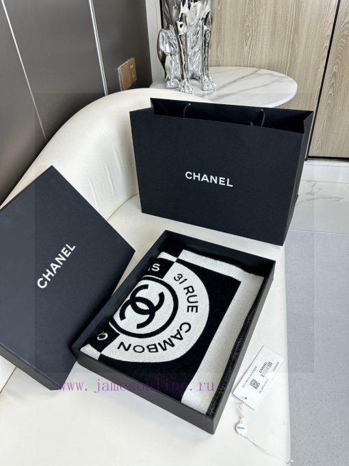 High quality Chanel badge scarf with double-sided dual color jacquard wool and silk fabric, f1sit8qr - Image 4