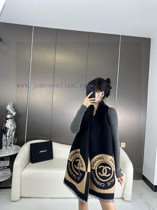 High quality Chanel badge scarf with double-sided dual color jacquard wool and silk fabric, hva6e06g