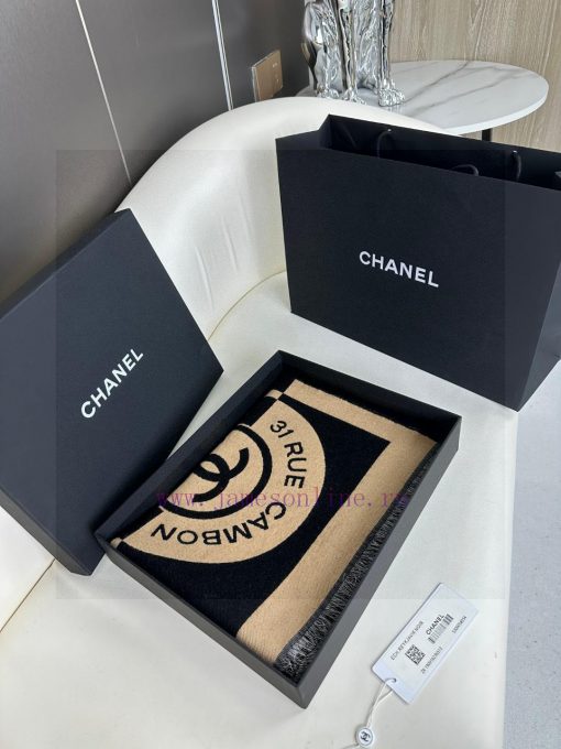 High quality Chanel badge scarf with double-sided dual color jacquard wool and silk fabric, hva6e06g - Image 4