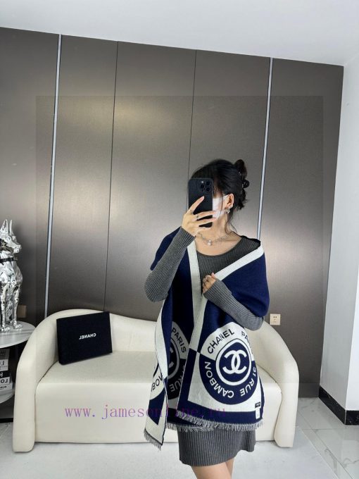 High quality Chanel badge scarf with double-sided dual color jacquard wool and silk fabric, gkzk5y32 - Image 2