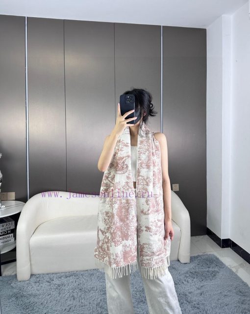 Newly released in 2023, this Sauvage printed scarf from Dior is a fresh interpretation of Di60v80p1n - Image 2