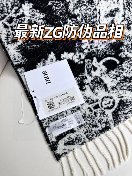 Newly released in 2023, this Sauvage printed scarf from Dior is a fresh interpretation of Dir9mkla6f - Image 10