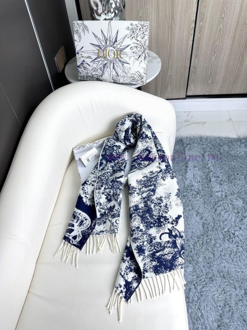 Newly released in 2023, this Sauvage printed scarf from Dior is a fresh interpretation of Dias1pl3cg - Image 7