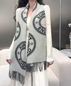 New products for autumn and winter 2024: Burberry's double-sided two tone wool scarf with a er0db9o4