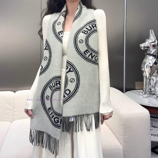 New products for autumn and winter 2024: Burberry's double-sided two tone wool scarf with a er0db9o4 - Image 2
