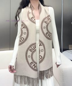 New products for autumn and winter 2024: Burberry's double-sided two tone wool scarf with a 7wvxg6zj