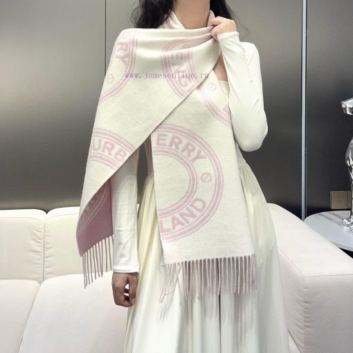 New products for autumn and winter 2024: Burberry's double-sided two tone wool scarf with a vsgvlloa - Image 2