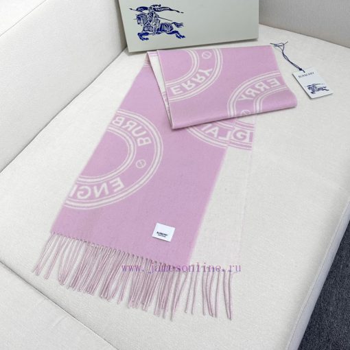 New products for autumn and winter 2024: Burberry's double-sided two tone wool scarf with a vsgvlloa - Image 7