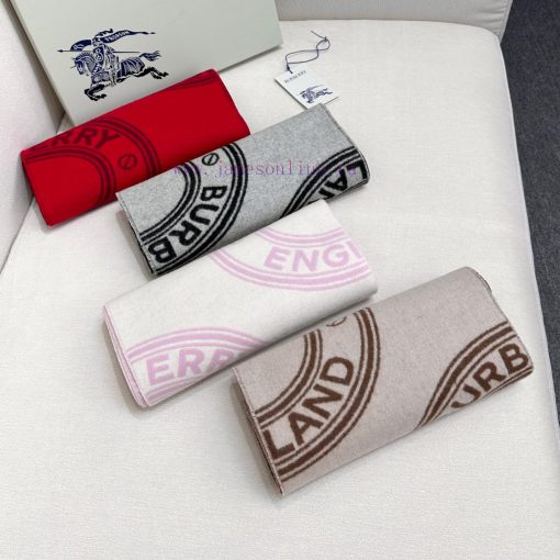 New products for autumn and winter 2024: Burberry's double-sided two tone wool scarf with a 7wvxg6zj - Image 10
