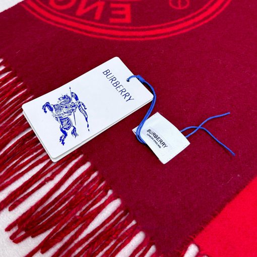 New products for autumn and winter 2024: Burberry's double-sided two tone wool scarf with a por29v07 - Image 8