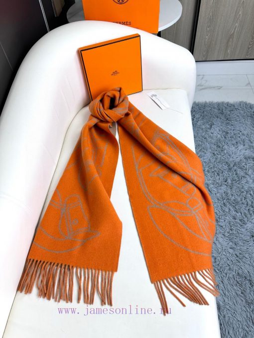 The new Herm è s scarf features delicate contrasting jacquard weaving, presenting the Entreljerwx3t0 - Image 7