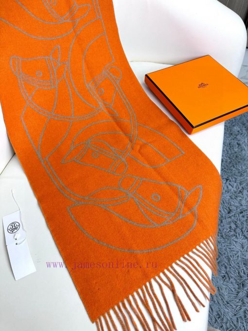 The new Herm è s scarf features delicate contrasting jacquard weaving, presenting the Entreljerwx3t0 - Image 8