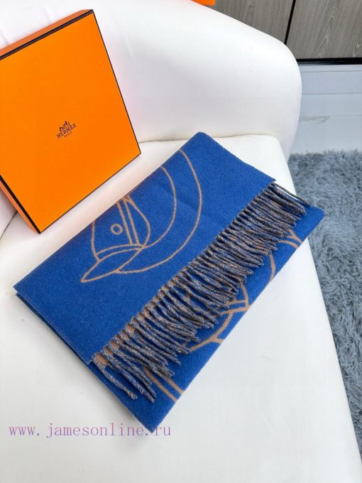The new Herm è s scarf features delicate contrasting jacquard weaving, presenting the Entrely5pdl26l - Image 4