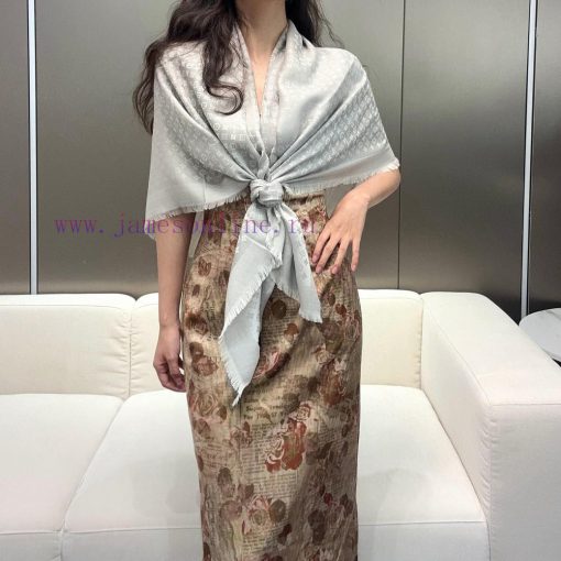 LV's freshly baked amazing little shawl~The size of the shawl is rare, 120cm * 120cm. The de3f6pxsuk - Image 3