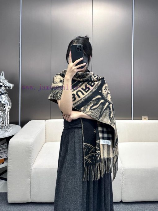 BURBERRY | Celestial Unicorn ScarfGrid patterned celestial body printed pure cashmere jacquaah19zp24 - Image 3