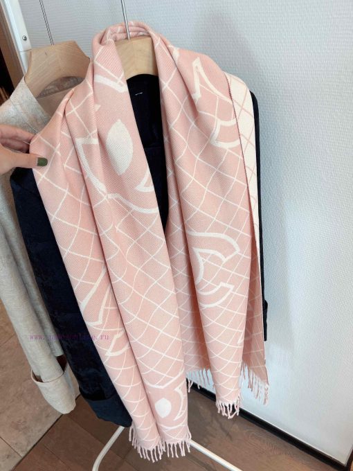 CHANEL is a high-end, comfortable, and fashionable scarf that touches your heart. The scarf gtz714ci - Image 5