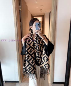 Here's the hit! This year's Fendi style is really popular, one of the must-have styles for ewum1zozm